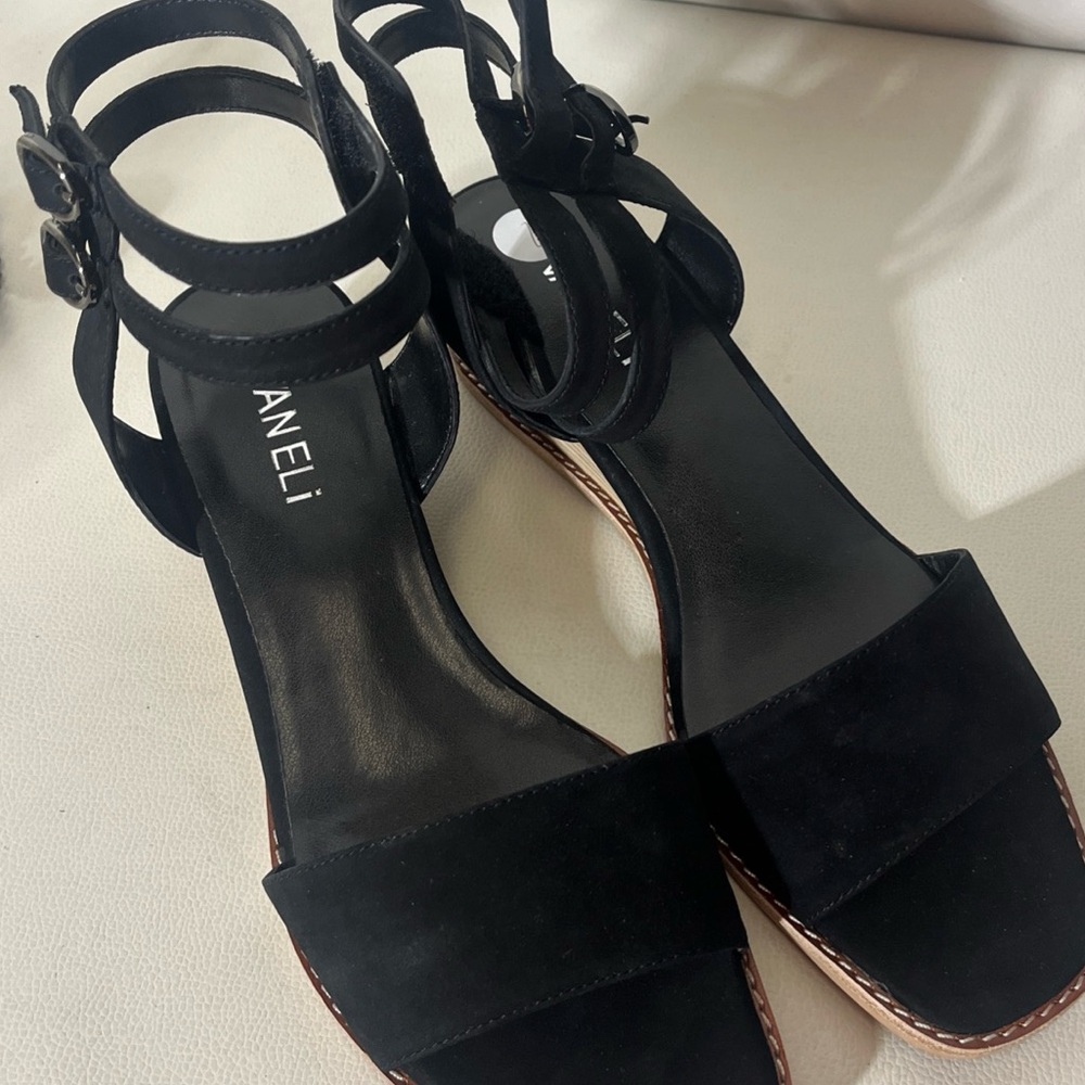 Vaneli Black Sandals Minimalist Design NWOT - Picture 8 of 10